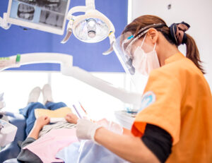 藤が丘駅徒歩1分の歯医者「マイデンタルオフィス藤が丘」で定期検診を受けているのに虫歯になった場合の歯科医師の見落とし責任について解説