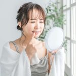 前歯が内側に傾いている？その原因やリスク、治療法を解説